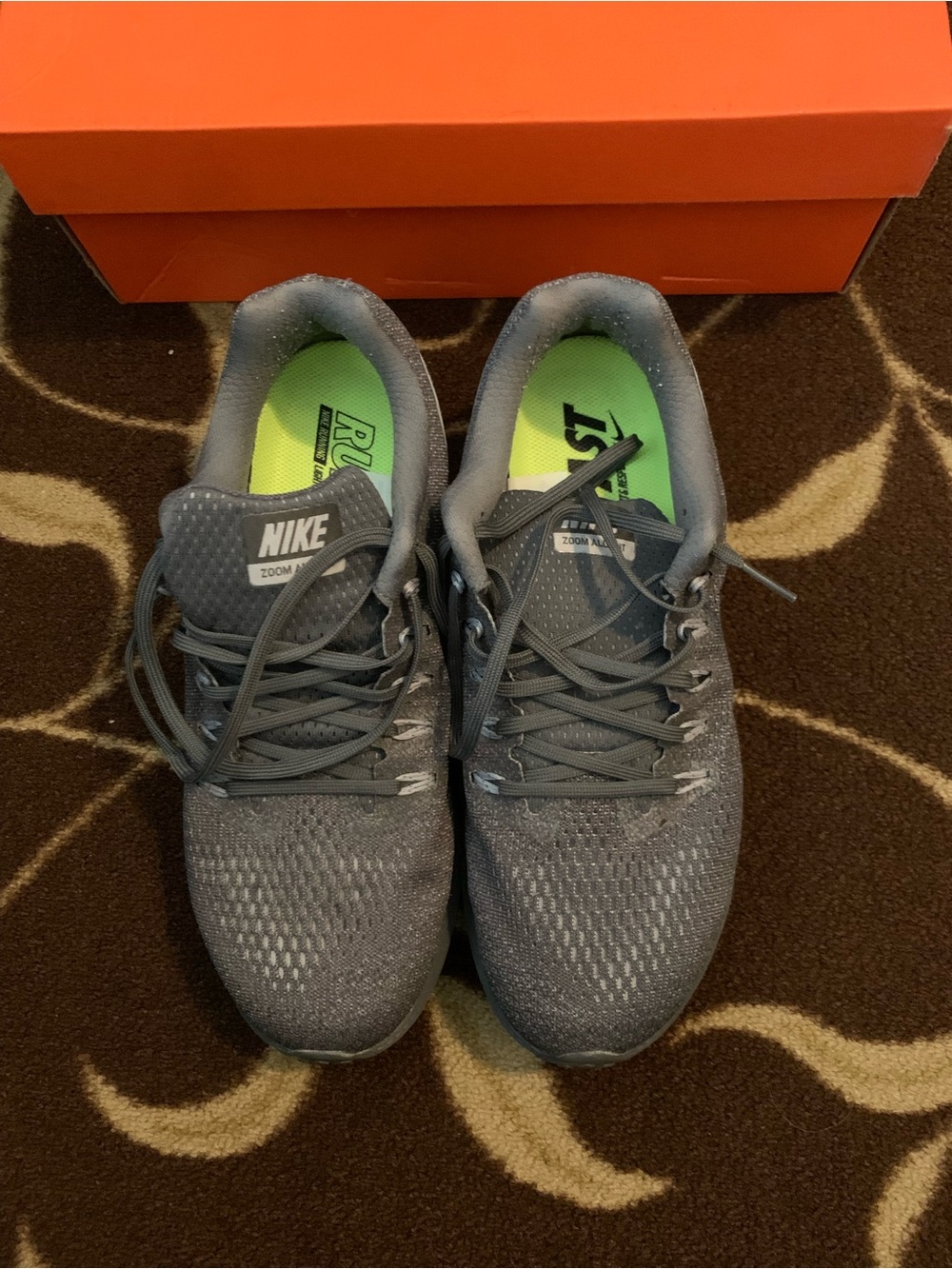 Nike Men’s Gray Athletic Zoom Running Shoes with Neon Green Insole